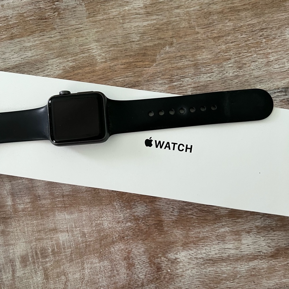 SERIES 1 APPLE WATCH - READ DESCRIPTION